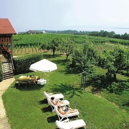 Weinberghof *
